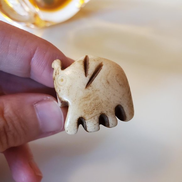 Hand Carved Natural Bone Beige Brown Animal Elephant Etched Ring - Picture 2 of 7